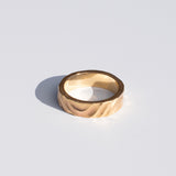SCULPTED WEDDING BAND